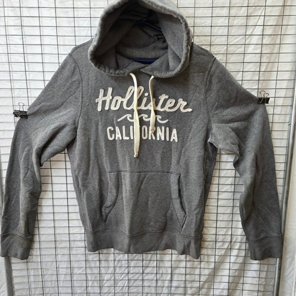 Hollister California pullover hoodie in gray with raised embroidered front logo.